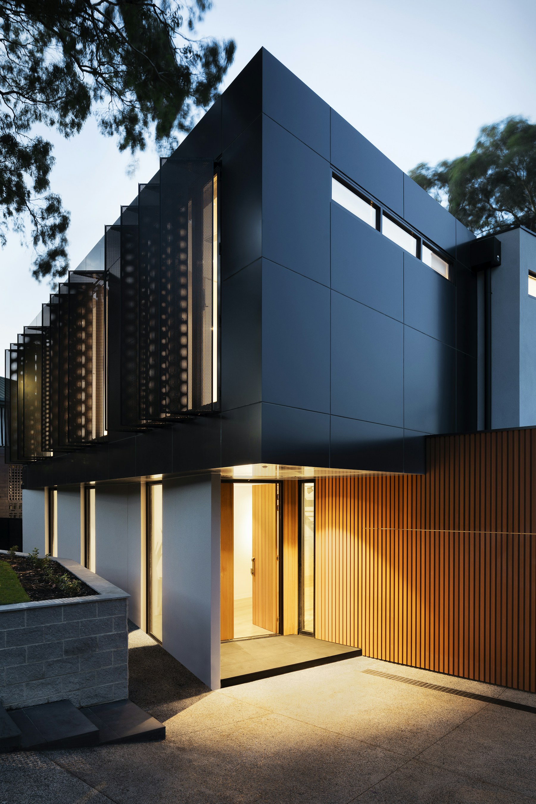 Riverside Residence — Residential Projects by AGG Construction & Decorations