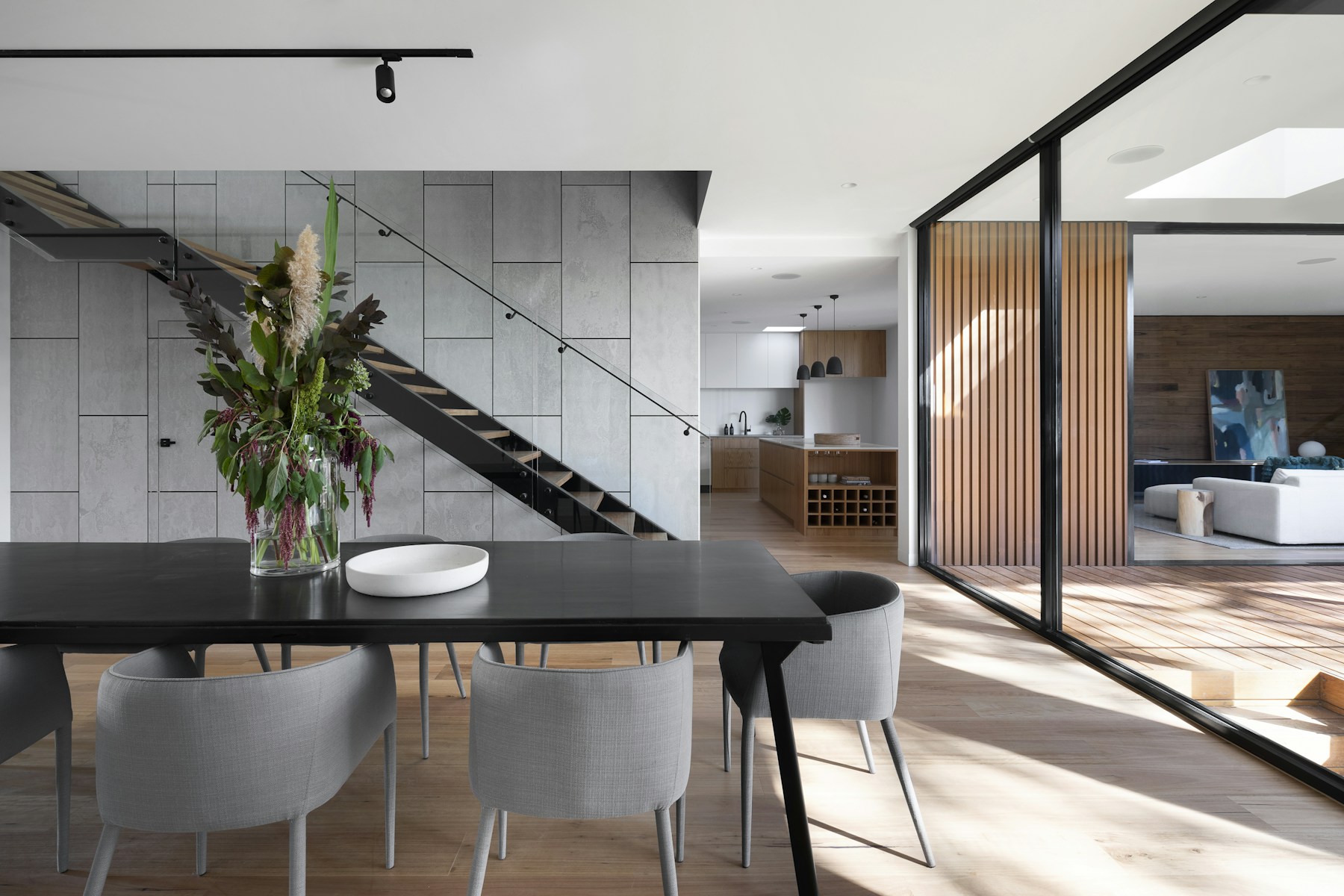 Hillside Modern — Residential Projects by AGG Construction & Decorations